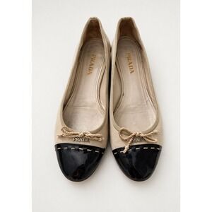 Prada‎ Ballet Flats Womens 7 Beige Black Good Patent Cap Toe Bow Logo Hardware